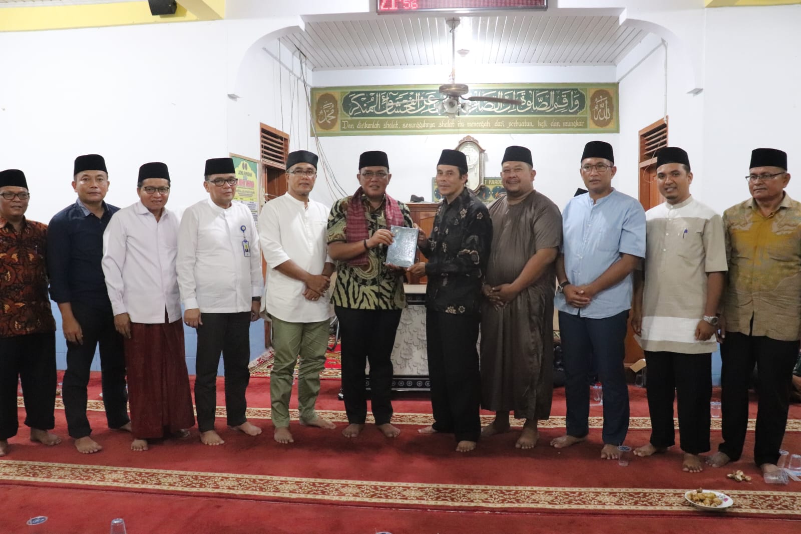Serahkan bantuan, TSR sambangi masjid Al-Husna Tambago, kelurahan Taratak Padang Kampuang, kecamatan Payakumbuh Utara, Jumat (15/3/2024).